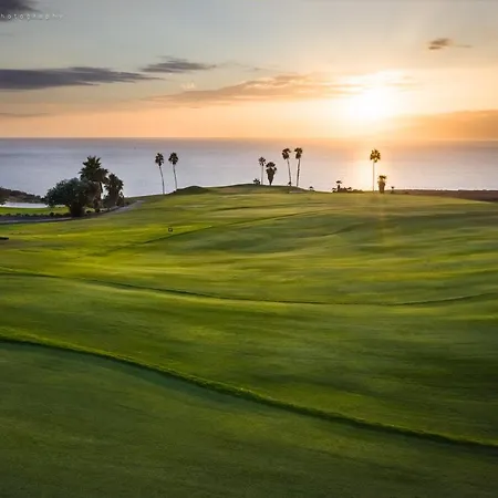 Nyaraló House With A Tropical Garden *
