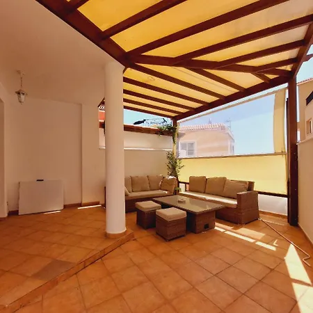House With A Tropical Garden Дом отдыха
