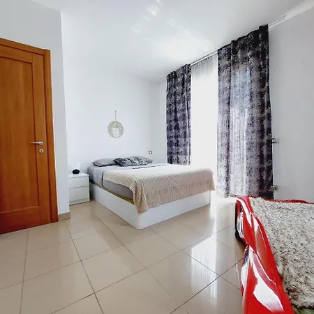 House With A Tropical Garden Адехе