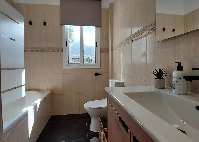 Nyaraló House With A Tropical Garden *