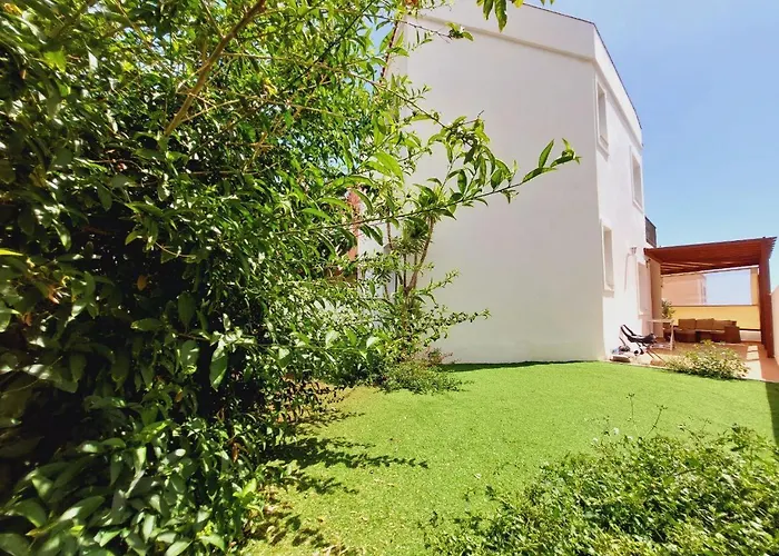 Nyaraló House With A Tropical Garden *