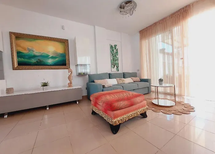 House With A Tropical Garden *