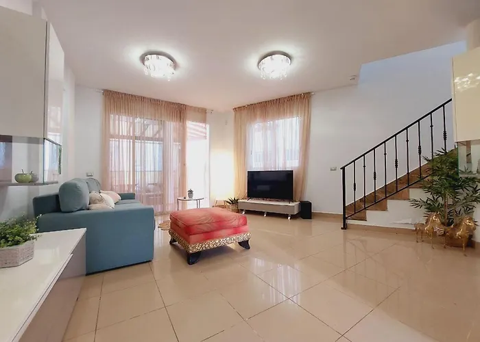 Nyaraló House With A Tropical Garden