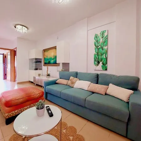 Casa de Férias House With A Tropical Garden *