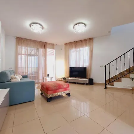 Сasa de vacaciones House With A Tropical Garden