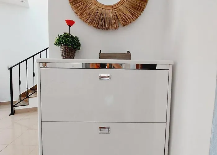 別荘 House With A Tropical Garden