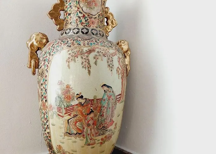 House With A Tropical Garden アデヘ