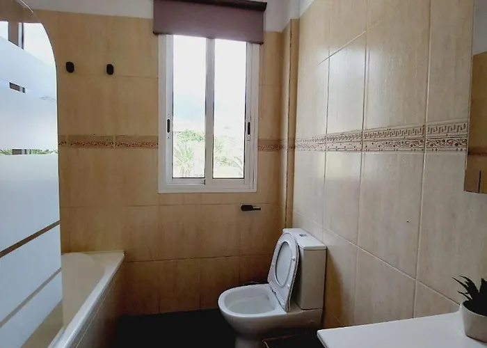 House With A Tropical Garden 別荘 アデヘ