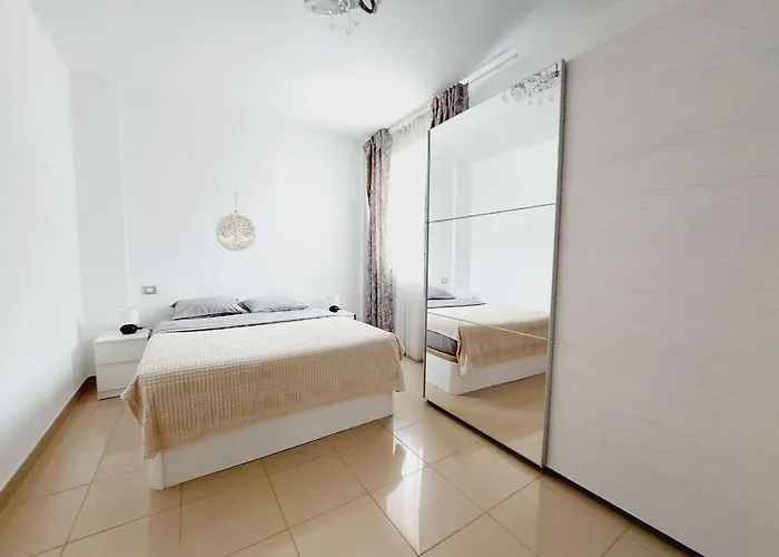 別荘 House With A Tropical Garden