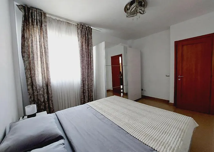 別荘 House With A Tropical Garden *