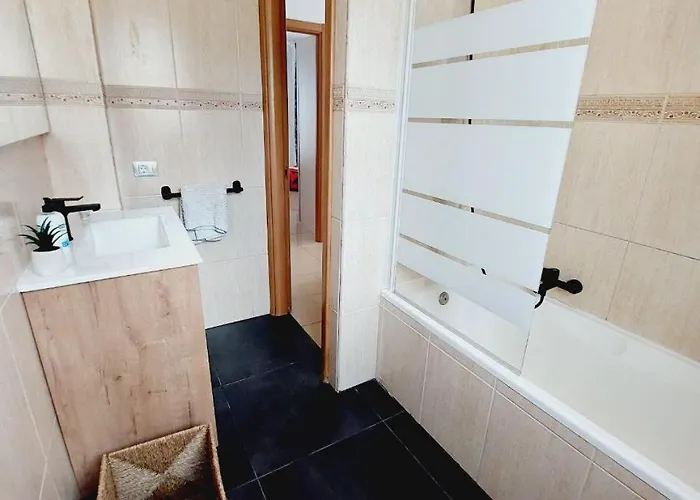 別荘 House With A Tropical Garden アデヘ