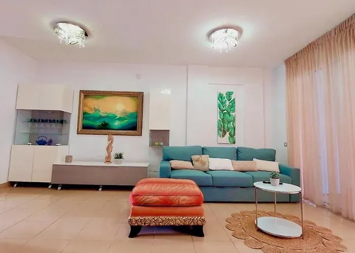 House With A Tropical Garden * アデヘ