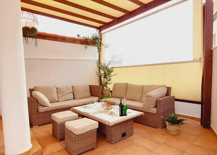 別荘 House With A Tropical Garden アデヘ