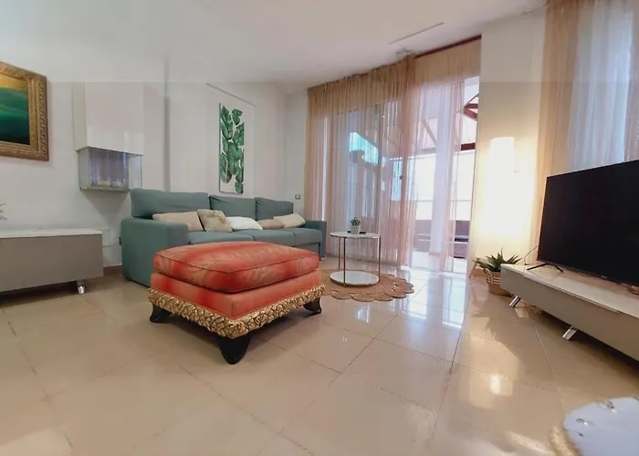 House With A Tropical Garden *