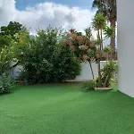 Σπίτι διακοπών House With A Tropical Garden