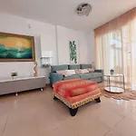 House With A Tropical Garden *