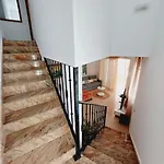Σπίτι διακοπών House With A Tropical Garden