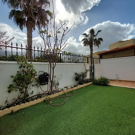 House With A Tropical Garden Holiday home