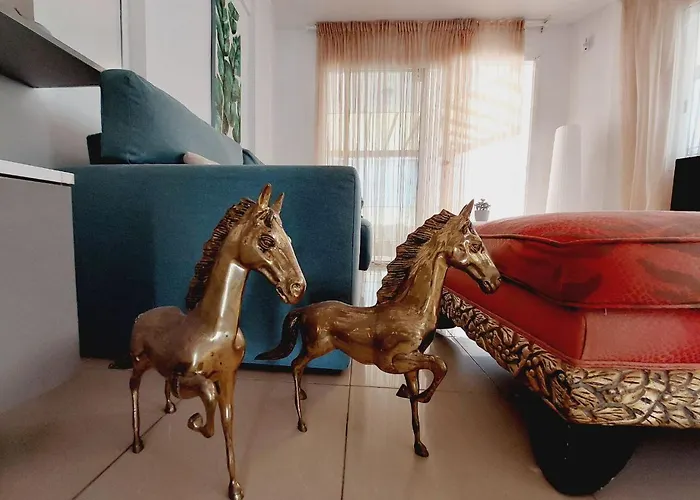 Σπίτι διακοπών House With A Tropical Garden *