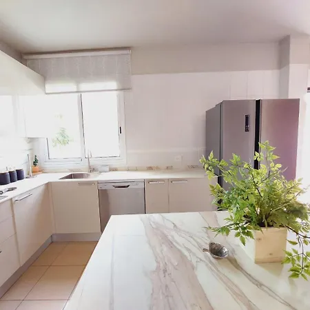 House With A Tropical Garden Tatil Evi *