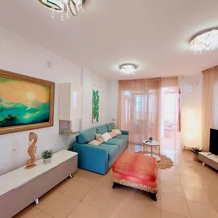 Tatil Evi House With A Tropical Garden