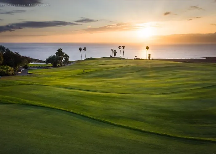 펜션 House With A Tropical Garden *