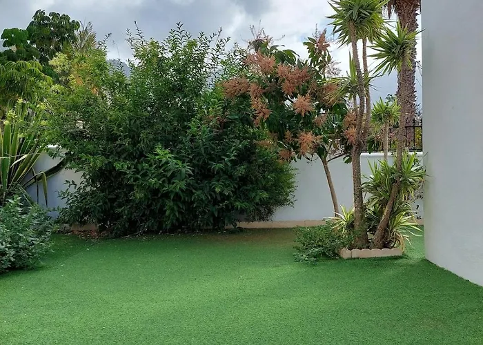 펜션 House With A Tropical Garden