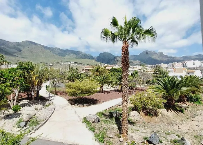 House With A Tropical Garden 펜션 *