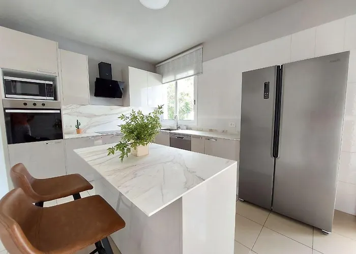 펜션 House With A Tropical Garden *