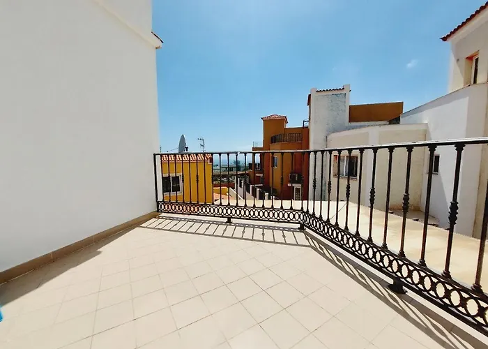 House With A Tropical Garden * 아데제