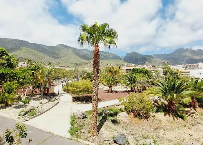 House With A Tropical Garden * 아데제